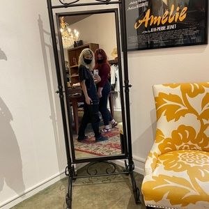 Meet your Posher, Jasmine